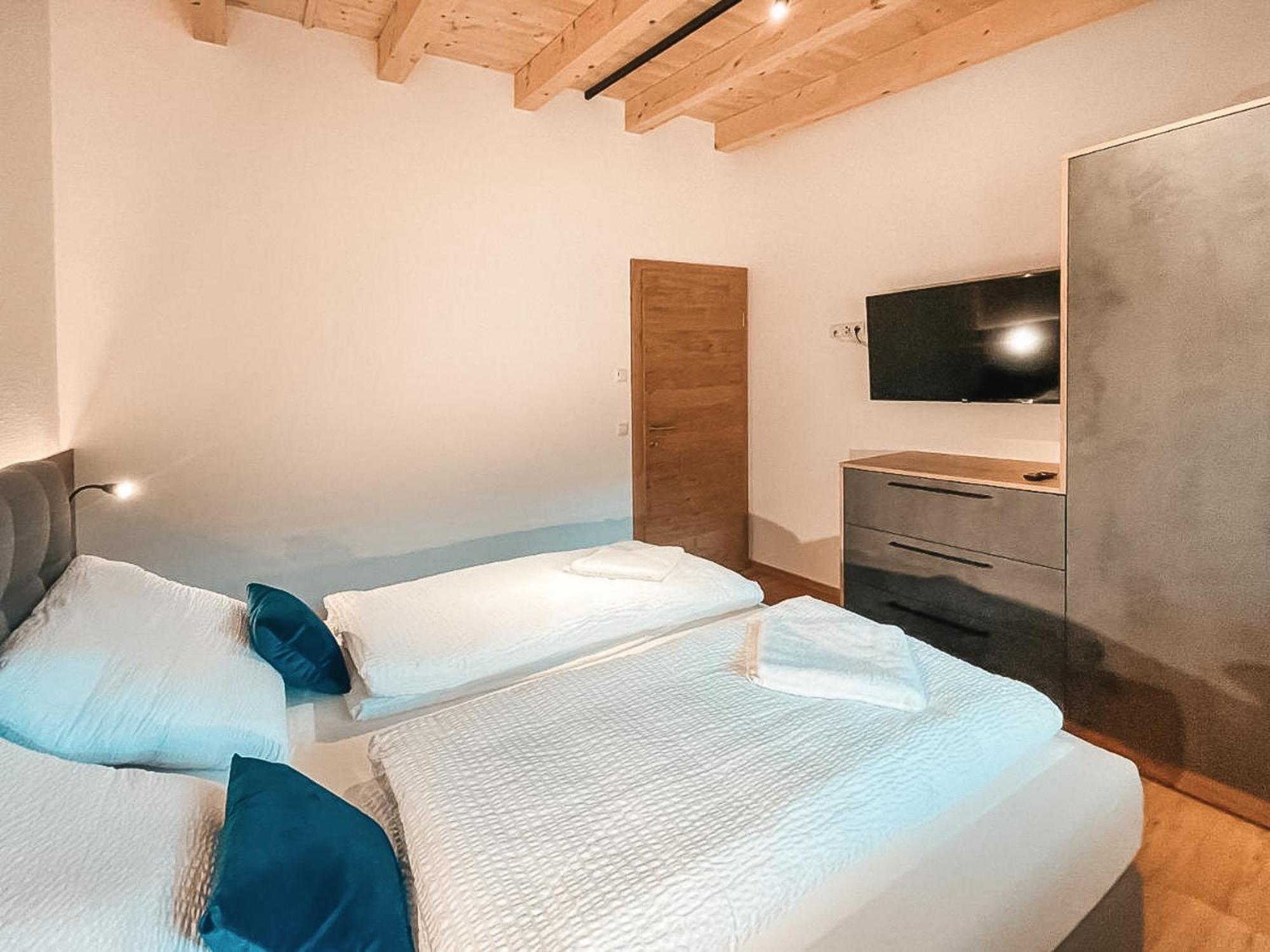 Zillerheart - Balcony Und Car Park By Alpenluxus Appartements Fuegen Exterior photo