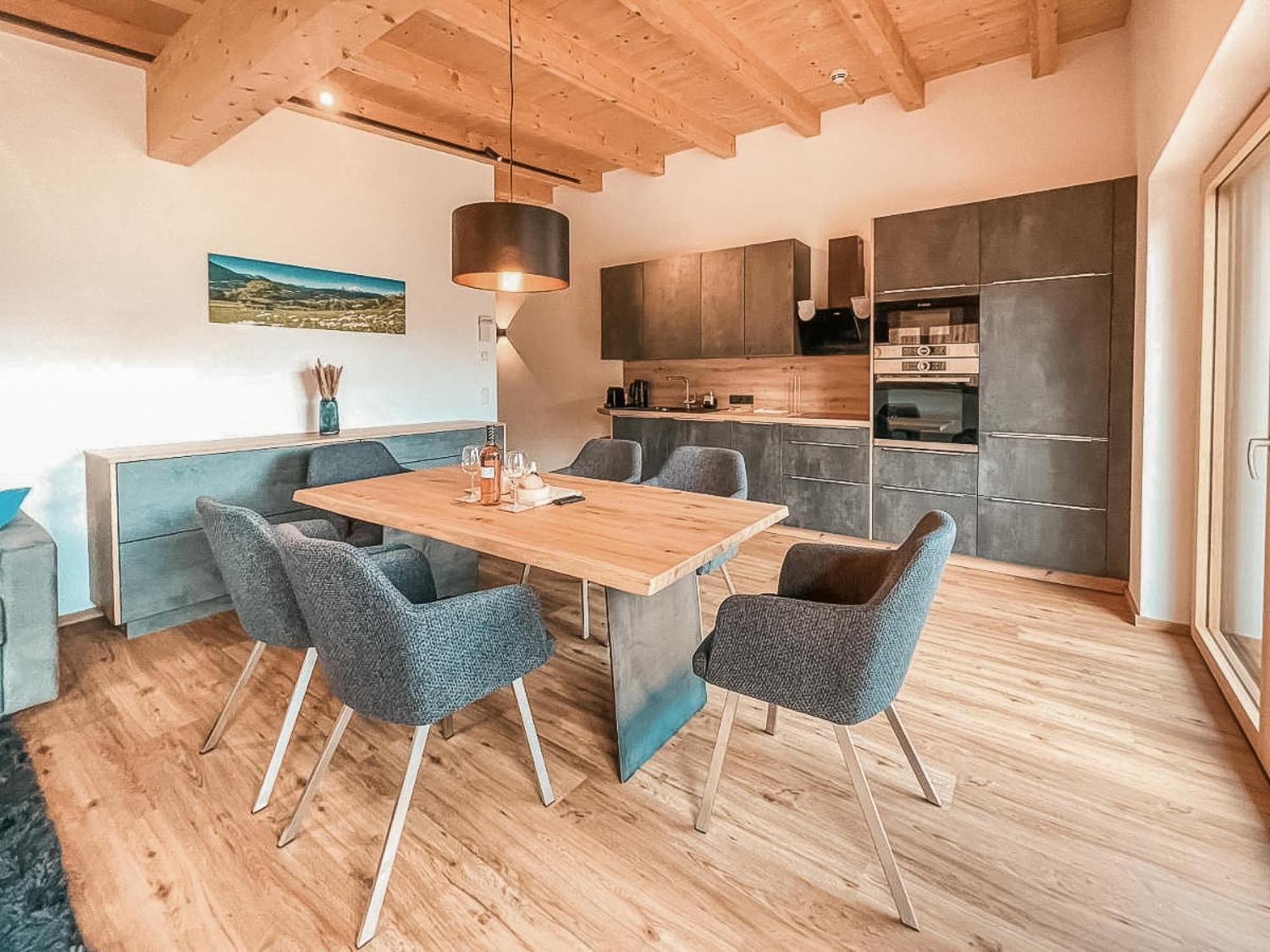 Zillerheart - Balcony Und Car Park By Alpenluxus Appartements Fuegen Exterior photo