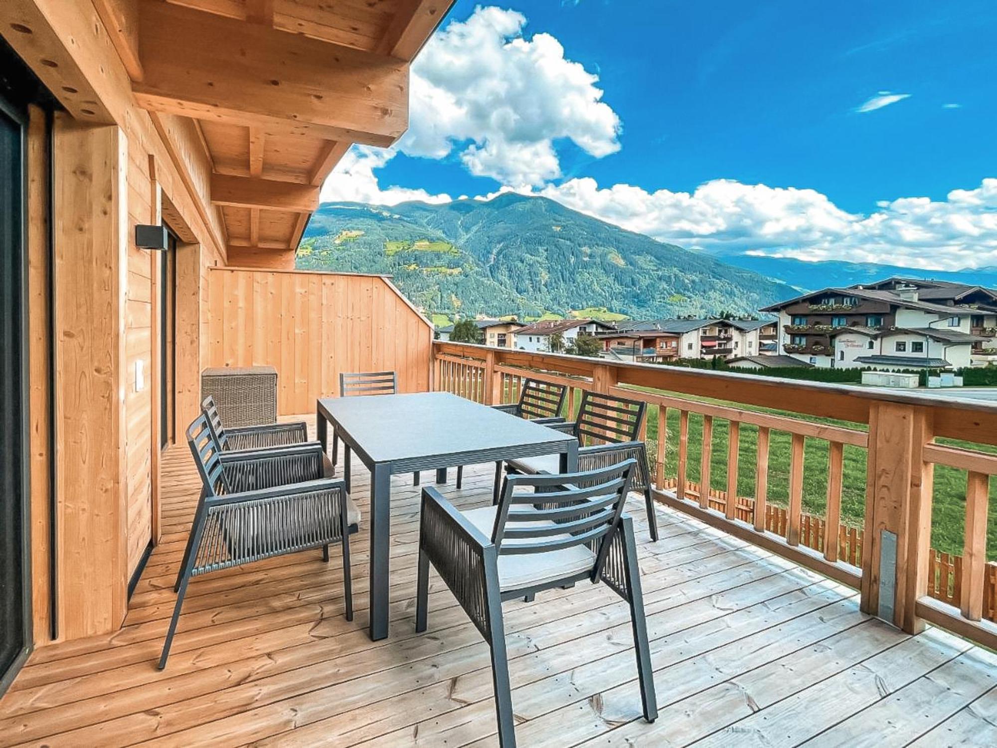 Zillerheart - Balcony Und Car Park By Alpenluxus Appartements Fuegen Exterior photo